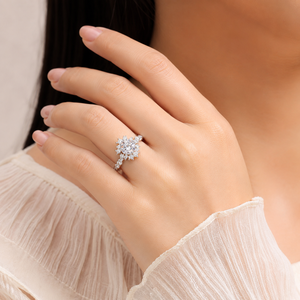 Bague de fiançailles Halo Moissanite en or blanc plaqué 18 carats pour femme, bijou de fiançailles avec diamant taille brillant rond - Product Image 5