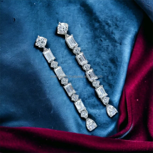 Fascinante pendiente colgante largo elegante hecho de plata de ley con diamantes de moissanita VVS Tamaño y forma personalizados joyería fina - Product Image 1