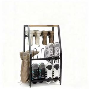 Conçu pour une efficacité optimale, ce porte-chaussures en bois et métal vous permet de garder vos chaussures visibles et faciles d'accès. - Product Image 4