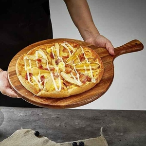 Tabla para Servir Pizza de Madera Maciza, Plato Redondo de Madera para Pizza con Asa para Hornear, Servir y Cortar Pizzas, Tabla de Cortar Perfecta - Product Image 6