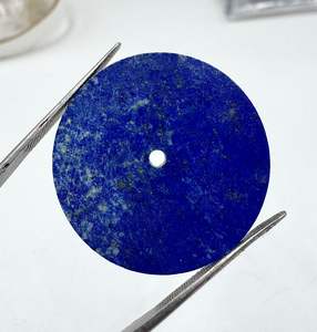 Esfera de Reloj de Lapislázuli Natural A K Gems, Estilo Clásico y Elegante, Tamaño 28.50mm, Grosor 1mm, Acabado Pulido, Orificio Central de 2mm - Product Image 3