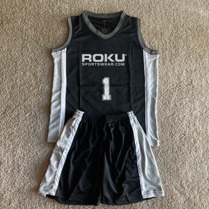 Uniforme de baloncesto de secado rápido Unisex de diseño personalizado OEM, ropa deportiva para hombre, conjunto con Logo impreso, transpirable, antibacteriano, 100% poliéster - Product Image 1