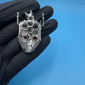 Colgante de Calavera con Incrustaciones de Plata 925, Colgante Atrevido, Joyería Gótica, Amuletos Macabros, Amuleto de Esqueleto, Regalo de Halloween, Colgante Hip Hop - Product Image 4