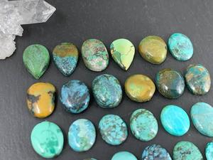 Cabochons en turquoise naturelle, formes et tailles variées, ovales et en poire, polis, multicolores, pour la fabrication de bijoux, service d'échantillons en vrac - Product Image 2