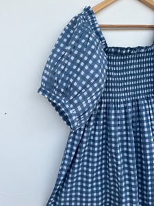 Robe d'été légère pour femme en coton bleu à carreaux, col carré, corsage froncé, manches bouffantes, ourlet à volants, style babydoll - Product Image 3
