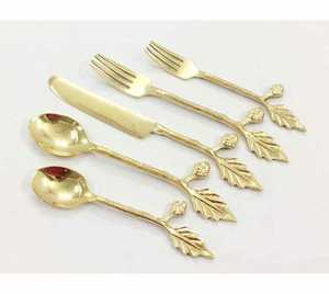 Juego de Cubiertos Dorados de 5 Piezas, Utensilios Metálicos Pulidos a Mano, Diseño Moderno, Resistentes al Óxido, Cubiertos para Boda - Product Image 4