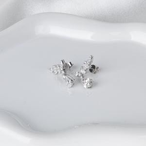 Pendientes de Aro de Oro Blanco de 14K con Diamantes Cultivados en Laboratorio, Color F, Corte Redondo, Engaste de Media Bisel, Elegantes y Minimalistas, Joyería Fina - Product Image 5
