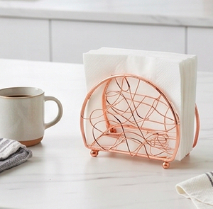 Porte-serviettes en métal fait main avec finition or rose, parfait pour une présentation élégante de papier de soie dans la maison et la décoration de table d'événements. - Product Image 3