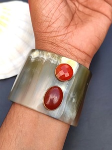 Brazalete de Cuerno de Búfalo Sólido, Joyería Artesanal Natural, Brazalete Clásico y Elegante para Mujer, Aniversario, Talla Personalizable - Product Image 6