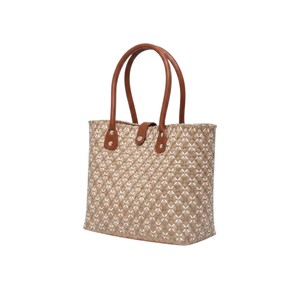 Sac à main en plastique tissé floral marron et blanc personnalisé, sac fait main de luxe avec poignée en cuir marron, sac de vacances - Product Image 1