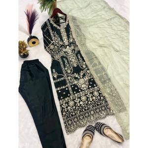 Hermoso Conjunto de Traje de Satén con Bordado Intenso y Trabajo de Secuencia de Codificación - Product Image 3