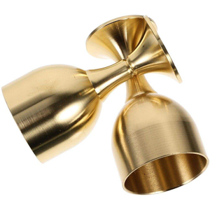 Gobelets à vin en métal élégants et faits à la main pour des dîners classiques et une décoration de table luxueuse lors de mariages et de fêtes - Product Image 1