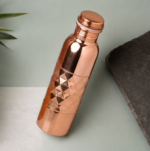 Elegante Juego de Dos Frascos de Cobre con Textura Prismática y Acabado Pulido, con Bolsa de Transporte, para Bebidas en Casa, Viajes y Fiestas - Product Image 3