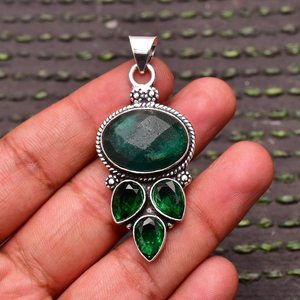NIKHIL GEMS Élégant Pendentif Charme Vintage Émeraude Diopside Fait Main en Argent Sterling 925 Bijoux en Pierres Précieuses Certifiés par un tiers - Product Image 1