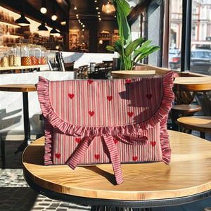 Sac pour ordinateur portable et tablette en tissu matelassé à rayures et cœurs, mignon et tendance, idéal comme cadeau de Saint-Valentin pour votre bien-aimé(e) - Product Image 1