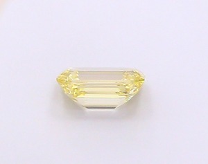 Diamant CVD de 1,06 ct, taille émeraude, jaune intense fantaisie, VS2, haute performance, pierre de laboratoire durable pour bijouterie professionnelle - Product Image 2
