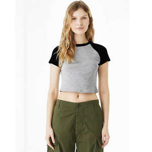 Camiseta Corta Raglán para Mujer, Corte Ajustado, Algodón, Manga en Contraste, Estilo Casual Y2K, Moda Urbana - Product Image 4