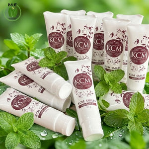 Pasta Dental Herbal Tailandesa KCM Smiles con Ingredientes Naturales para Alivio de Dientes Sensibles y Refrescante Bucal - Product Image 3