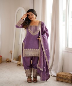 Salwar Kameez en soie violette avec dupatta brodé, tenue décontractée pour femme, longueur au sol, style Inde Pakistan, KB-303 85209 - Product Image 1