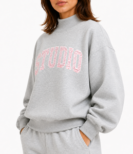 Sudadera Oversize con Cuello Alto y Estampado Floral para Mujer, con Logotipo Personalizado y Apliques, Estilo Casual Urbano - Product Image 4