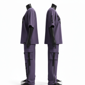 Conjunto de pantalón cargo y camiseta oversize de algodón y poliéster de 320 GSM, color morado, con logo serigrafiado para mujer. - Product Image 3