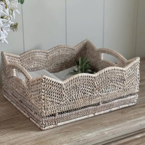 Plateau carré en rotin tressé à la main avec poignées intégrées, pièce de rangement décorative polyvalente pour la mise en scène de tables basses superposées - Product Image 4