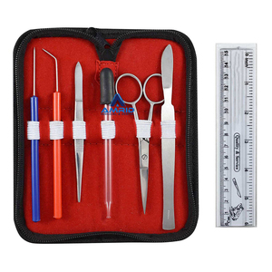 Kit de Instrumentos Manuales para Disección Médica Alemán con Portacuchillas de Acero, Tijeras para Iris, Pinzas Mosquito y Herramientas de Sutura - Product Image 1