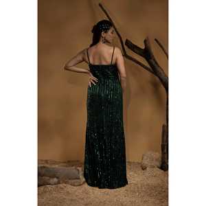 Vestido de Noche Moderno y Minimalista para Mujer |   Tirantes ajustables sin espalda de longitud completa |   Vestido Formal para Ocasiones Especiales |   Proveedor de Ropa - Product Image 1