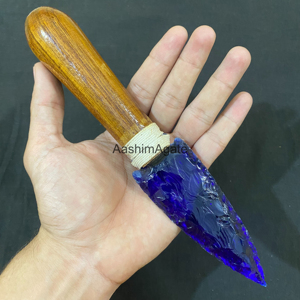 AashimAgate – Sculpture artisanale en verre fluorite bleue faite à la main avec manche en bois, objet de collection - Product Image 4