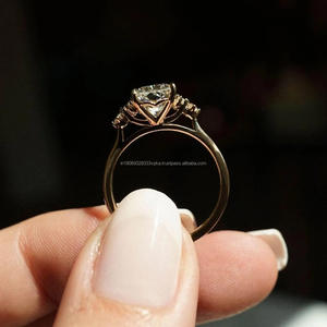 Bague de fiançailles minimaliste en argent sterling 925 avec moissanite taille coussin allongée de 2,50 carats, sertie à griffes, pour anniversaire - Product Image 6