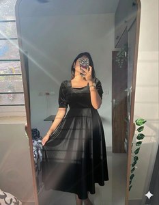 Robe pour femme en velours doux de qualité supérieure, entièrement doublée, manches courtes, coupe élégante et confortable, noire, tenue de soirée, tenue tendance - Product Image 2