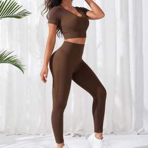 Conjunto de Yoga Sólido con Cuello en V, Sin Mangas, Leggings de Cintura Alta, Elásticos, Resistentes a las Arrugas y Transpirables - Product Image 5