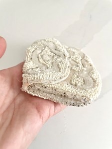 Monedero con Cuentas de Inspiración Étnica, Bordado Intrincado con Hilo, Mini Portamonedas, Accesorio de Viaje Hecho a Mano, Boutique - Product Image 4