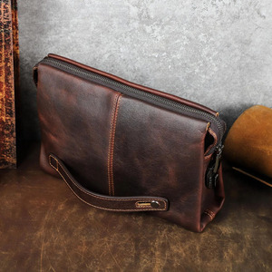 Pochette d'affaires en cuir véritable avec finition haut de gamme et organisation pratique pour les professionnels de bureau, en vente à prix réduit - Product Image 1