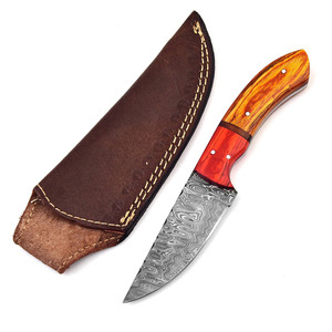 Couteau de chasse artisanal en acier Damas d'A&M Enterprises avec manche en bois rouge et orange et étui en cuir, utilitaire et professionnel - Product Image 6