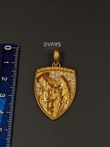 Pendentif Bouclier de Guerrier Plaqué Or, Pendentif Guerrier Diamant en Argent 925, Bijoux Personnalisés pour Rappeurs, Cadeau Unisexe pour Hommes - Product Image 1