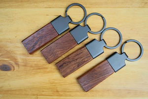 Porte-clés en bois de forme personnalisée faits à la main Nouveaux styles Accessoires en métal gravable Porte-clés en bois naturel en gros - Product Image 6