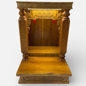 L'autel du dieu de la richesse et du dieu de la terre est sculpté dans du bois d'acacia. - Product Image 1