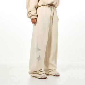 Pantalones de chándal de felpa 100% algodón, corte holgado y cintura media, estilo jogger, con logotipos de pedrería para niña - Product Image 1