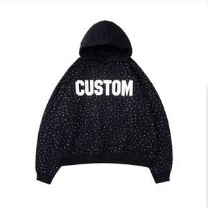 Hoodie court noir imprimé sur mesure, coupe oversize avec poche avant et motif peint à la bombe, unisexe, décontracté, pour l'automne - Product Image 4