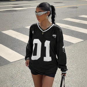 Jersey de Fútbol Americano Unisex Azul Cielo con Cuello en V y Ribete Negro, Personalizable con Nombre de Equipo, Transpirable, Impermeable y Ecológico 100% - Product Image 2
