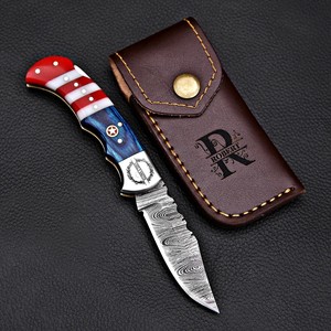 Cuchillo Plegable de Acero Damasco con Bandera Americana Nordic Forge, Bloqueo Trasero, Mango de Resina Texas, Funda, Bolsillo, EDC, Camping, Caza - Product Image 5