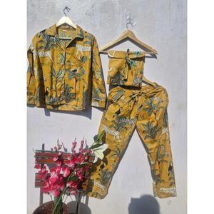 Conjunto de Pijama de Algodón Hecho a Mano: Pijama con Estampado Animal para Mujer - Product Image 1