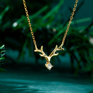 Collier pendentif en or jaune 14 carats avec diamant de laboratoire en forme de bois de cerf - Product Image 5