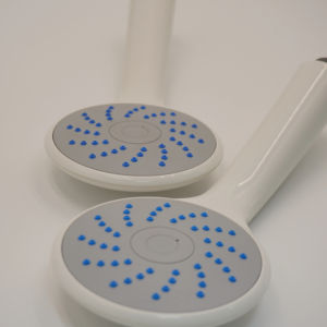 Ducha de Mano Minimalista Blanca de ABS con Función de Rociado Único, Montaje en Pared para Baño - Product Image 1