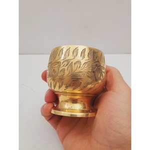 Gobelet en laiton fait main tendance, rond, vintage, avec motif de feuille en relief, tasse décorative pour cadeaux - Product Image 2
