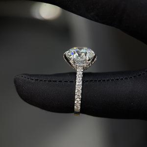 Elegante Anillo de Diamante Moissanite Cultivado en Laboratorio con Piedra Central de Corte Redondo, Ideal para Compromiso, Boda, Aniversario y Fiestas para Mujeres - Product Image 3