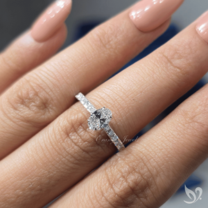 Anillo de Compromiso Minimalista con Diamante Ovalado Cultivado en Laboratorio de 0.5ct, Banda Pavé Catedral, Oro Blanco de 10K, Certificado IGI, Anillo Nupcial Delicado - Product Image 5