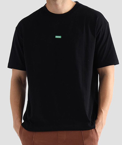T-shirt décontracté en coton uni pour homme, coupe classique, col rond, respirant, idéal pour l'été et le style moderne, personnalisable OEM. - Product Image 1