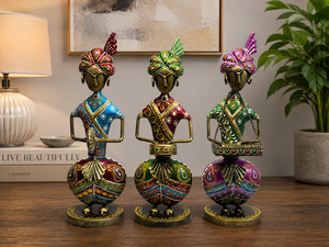 Juego de Músicos Kalingi de Metal Hecho a Mano, 3 Piezas |   Figuras de Músicos Folclóricos Indios Pintadas a Mano en 3D con Relieve Completo |   Tablero Decorativo para Mesa - Product Image 1